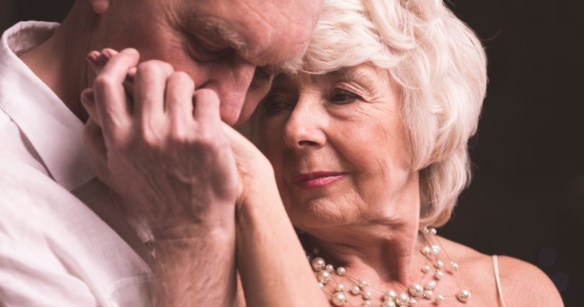 Studie zeigt: Eine feste Partnerschaft verringert Ihr Demenzrisiko um 42 %